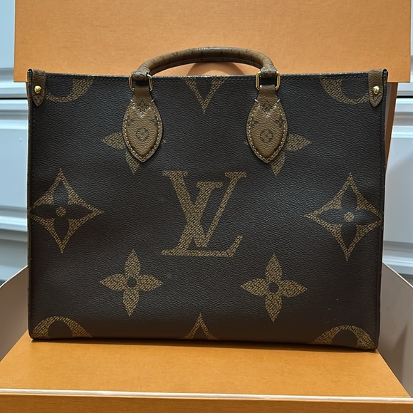 LV OnTheGo MM - Picture 5 of 8